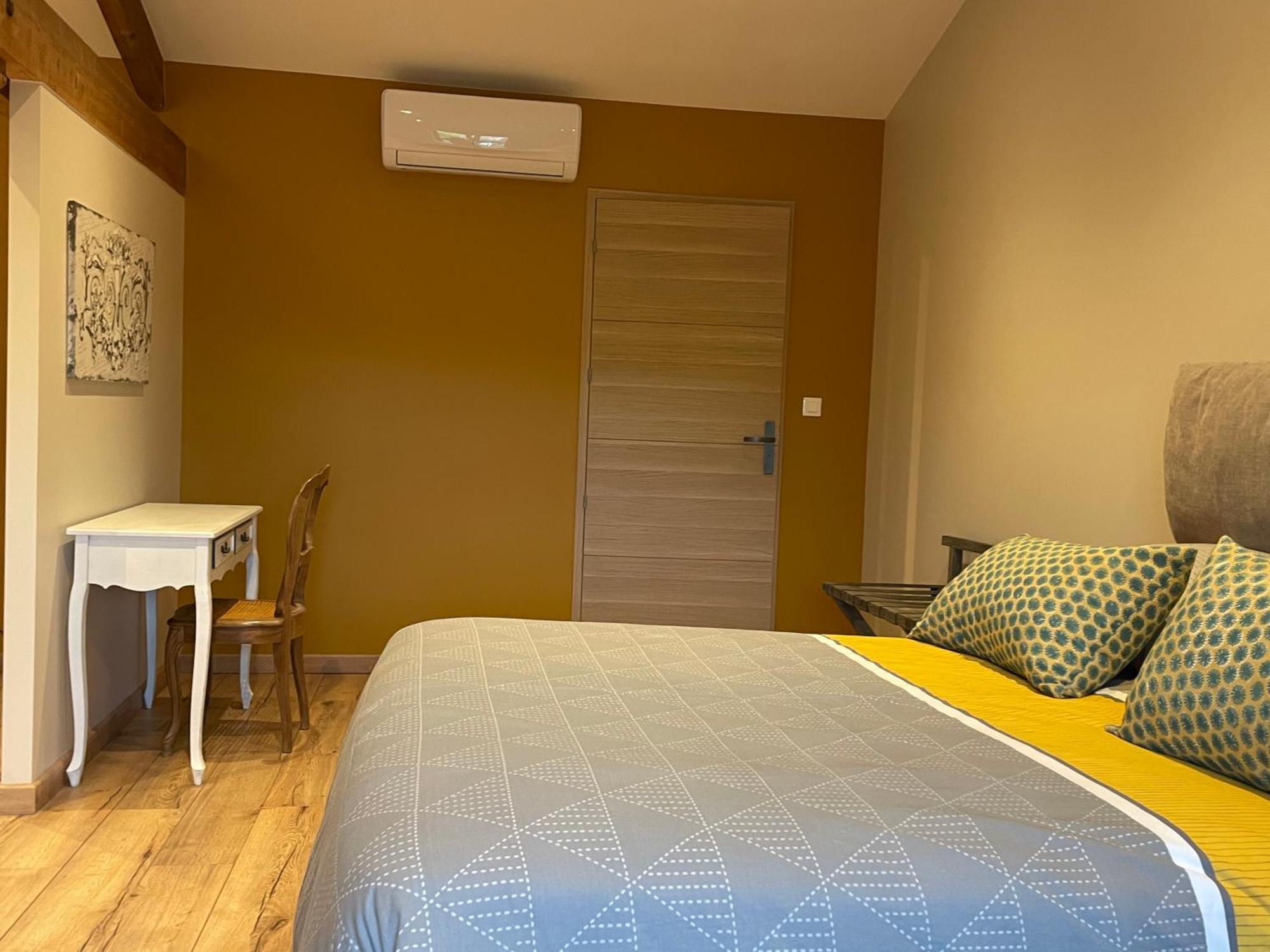 Au Petit Bonheur chez Bambina Hotel Leynes Eksteriør billede