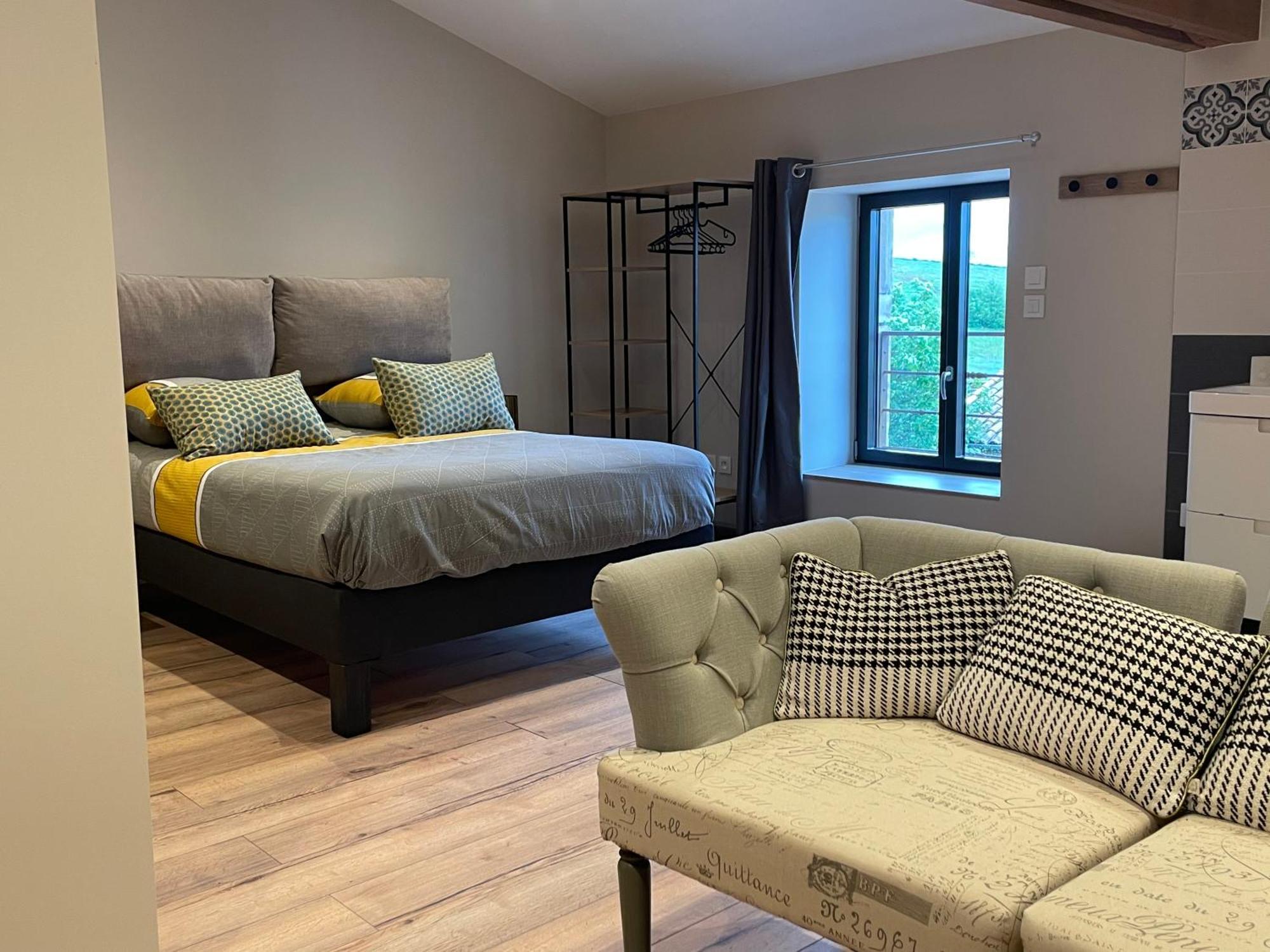 Au Petit Bonheur chez Bambina Hotel Leynes Eksteriør billede